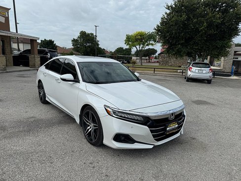 Used 2021 Honda Accord Touring image 3