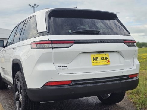 New 2025 Jeep Grand Cherokee Altitude image 3