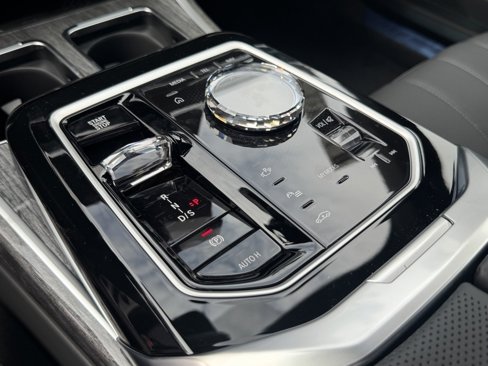 New 2026 BMW 750e xDrive image 26