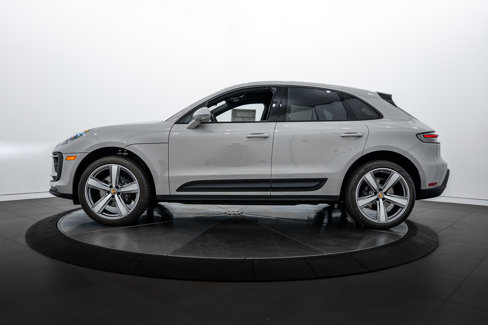 New 2026 Porsche Macan image 2