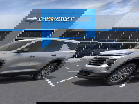 New 2026 Chevrolet Traverse LT w/ Driver Confidence Package image 2