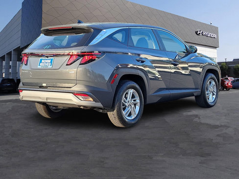 Certified 2025 Hyundai Tucson SE image 2