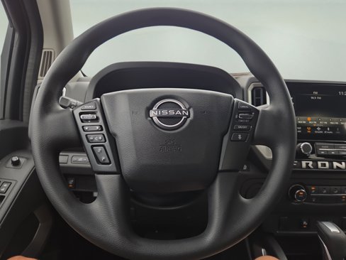 Used 2025 Nissan Frontier SV image 18