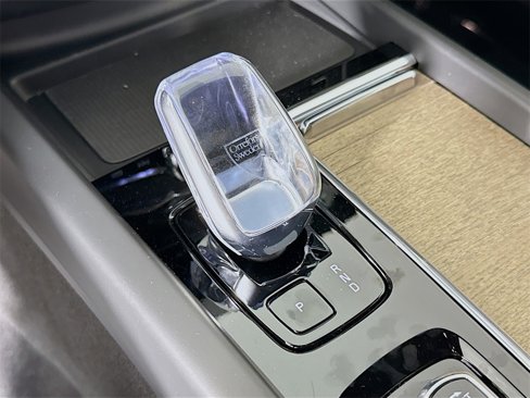 New 2026 Volvo XC60 B5 Plus w/ Climate Package PRO image 17