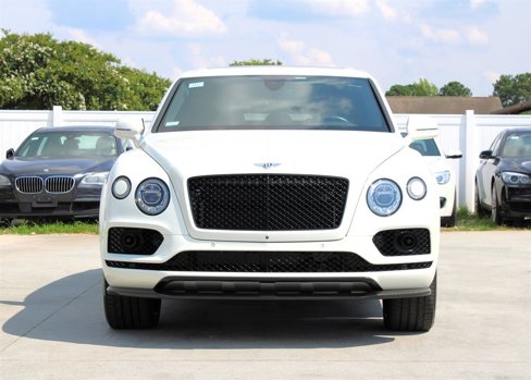 Used 2018 Bentley Bentayga image 2