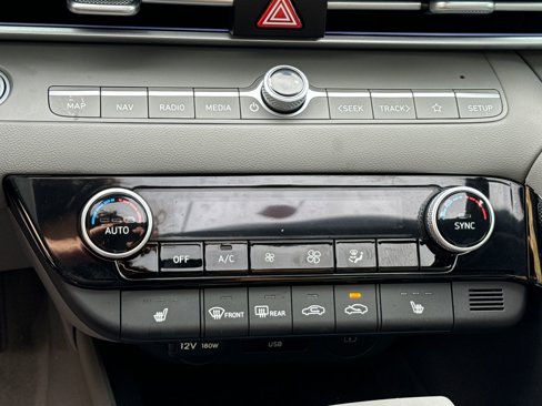 Certified 2025 Hyundai Elantra SEL image 31
