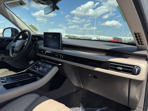Used 2020 Lincoln Aviator Reserve w/ Equipment Group 202A image 11