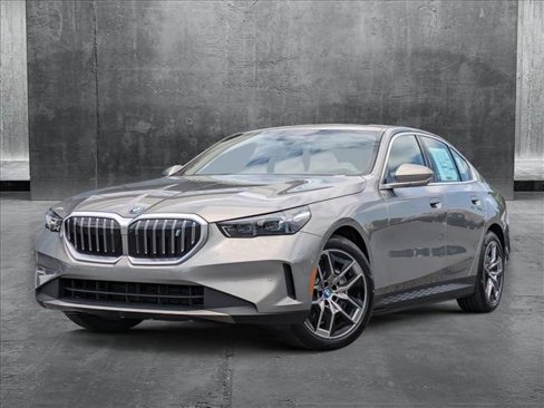 Used 2025 BMW i5 xDrive40 w/ Premium Package image 1