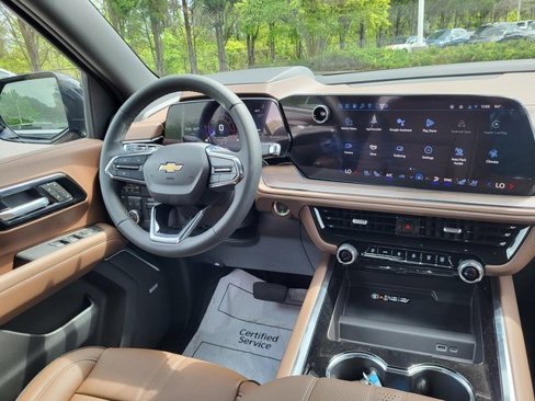 New 2025 Chevrolet Suburban High Country image 18