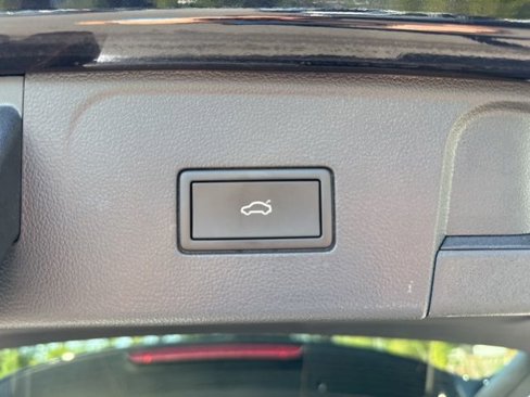 Certified 2025 Volkswagen Atlas SEL image 33