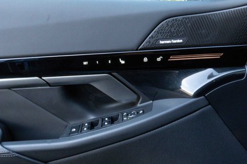 Certified 2025 BMW 530i w/ Premium Package image 16