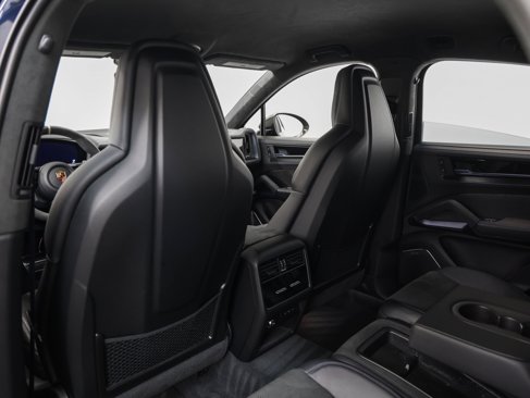 Certified 2025 Porsche Cayenne Turbo GT image 57