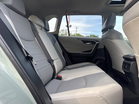 Used 2021 Toyota RAV4 XLE Premium image 26