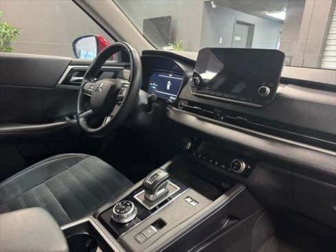 Used 2023 Mitsubishi Outlander SE image 17