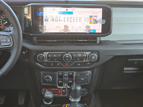 New 2025 Jeep Gladiator Willys image 27