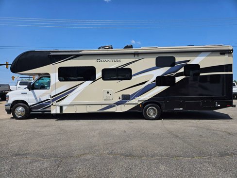 Used 2021 Ford E-450 and Econoline 450 Super Duty w/ Motorhome Prep Package image 5
