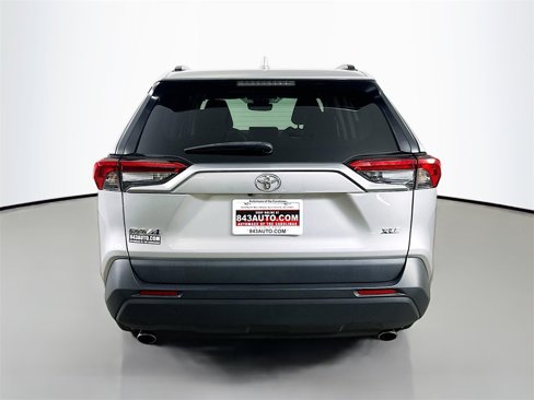 Used 2021 Toyota RAV4 XLE Premium image 6