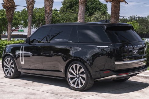 Used 2025 Land Rover Range Rover Long Wheelbase Autobiography image 5