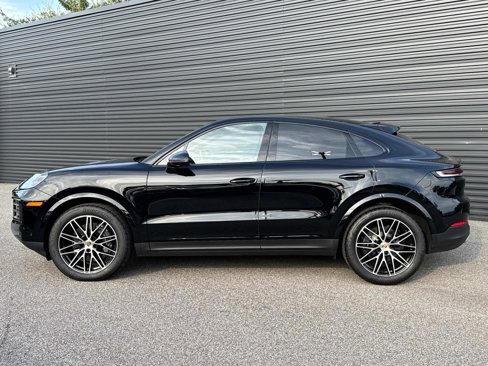 Certified 2024 Porsche Cayenne Coupe image 2