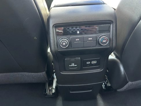 Used 2023 GMC Acadia SLT image 35