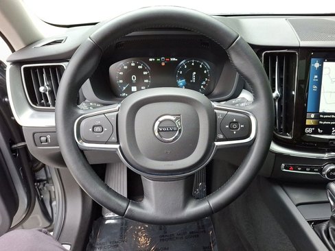 Used 2019 Volvo XC60 T5 Momentum w/ Multimedia Package image 22
