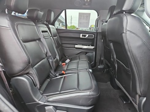 Used 2024 Ford Explorer XLT w/ Equipment Group 202A image 10