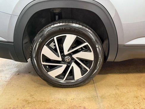 Used 2025 Volkswagen Atlas SE image 91