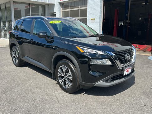 Used 2023 Nissan Rogue SV w/ SV Premium B Package image 2