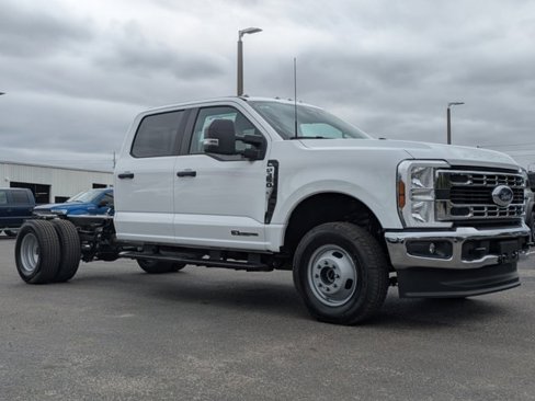 New 2025 Ford F350 XL w/ XL Chrome Package image 3
