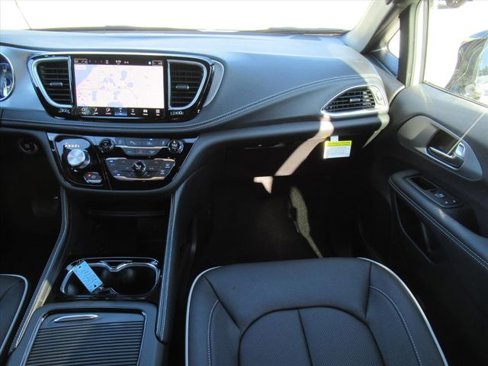 New 2026 Chrysler Pacifica Limited w/ S Appearance Package image 15