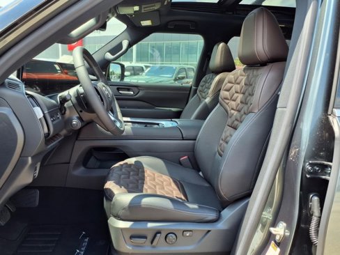 New 2025 Nissan Armada Platinum Reserve image 17