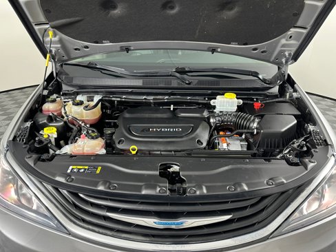 Used 2017 Chrysler Pacifica Premium image 21