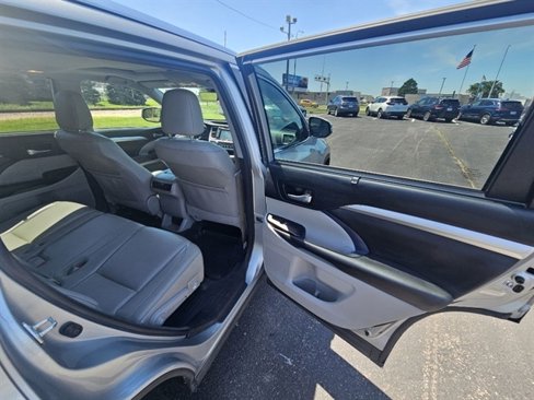 Used 2018 Toyota Highlander XLE image 15