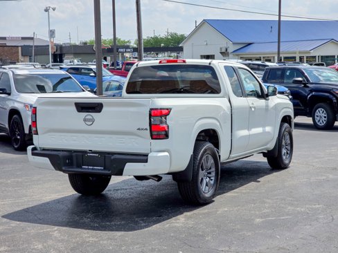 Used 2025 Nissan Frontier SV image 25