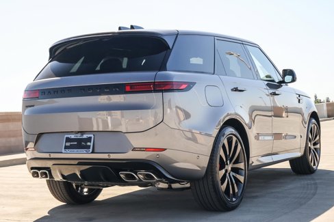 New 2025 Land Rover Range Rover Sport Dynamic SE image 4