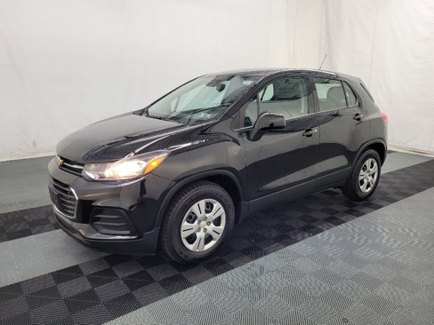 Used 2018 Chevrolet Trax LS image 2