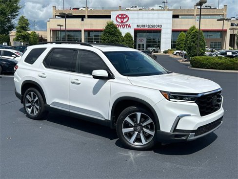 Used 2025 Honda Pilot Touring image 2