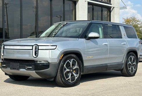 Used 2023 Rivian R1S Adventure image 5