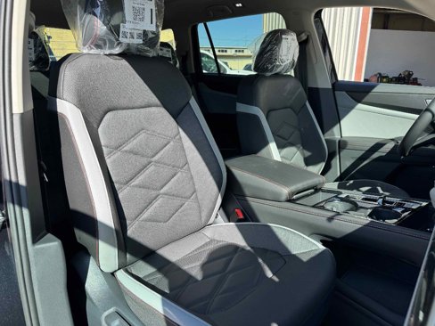 New 2025 Volkswagen Atlas Peak Edition SE image 30