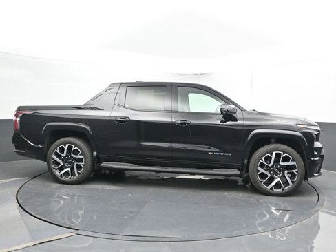 New 2025 Chevrolet Silverado EV RST image 11