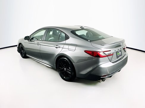 Used 2025 Toyota Camry SE image 5