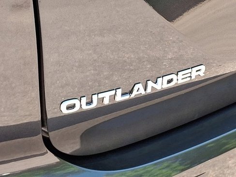 New 2025 Mitsubishi Outlander SEL image 11