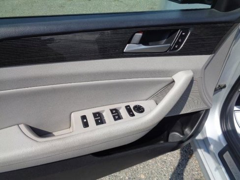 Used 2018 Hyundai Sonata Limited image 16