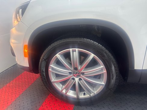 Used 2014 Volkswagen Tiguan SEL image 19