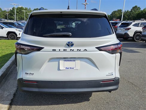Used 2024 Toyota Sienna XLE image 12