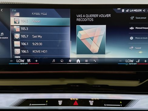 Used 2025 BMW i5 eDrive40i image 17