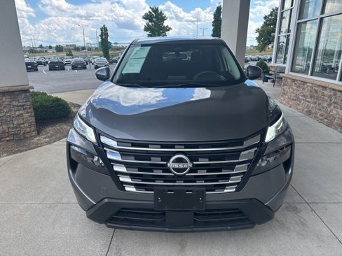 Used 2024 Nissan Rogue SV image 3
