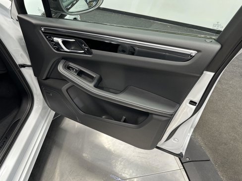 New 2025 Porsche Macan Turbo image 41