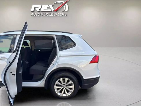 Used 2019 Volkswagen Tiguan S image 3