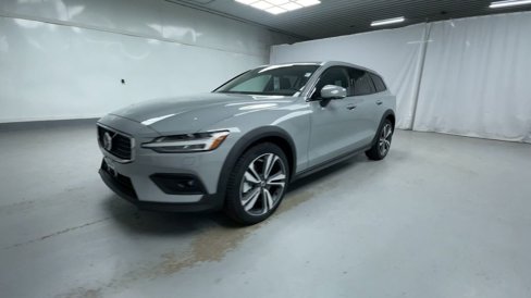 New 2026 Volvo V60 B5 Cross Country Plus w/ Climate Package image 4